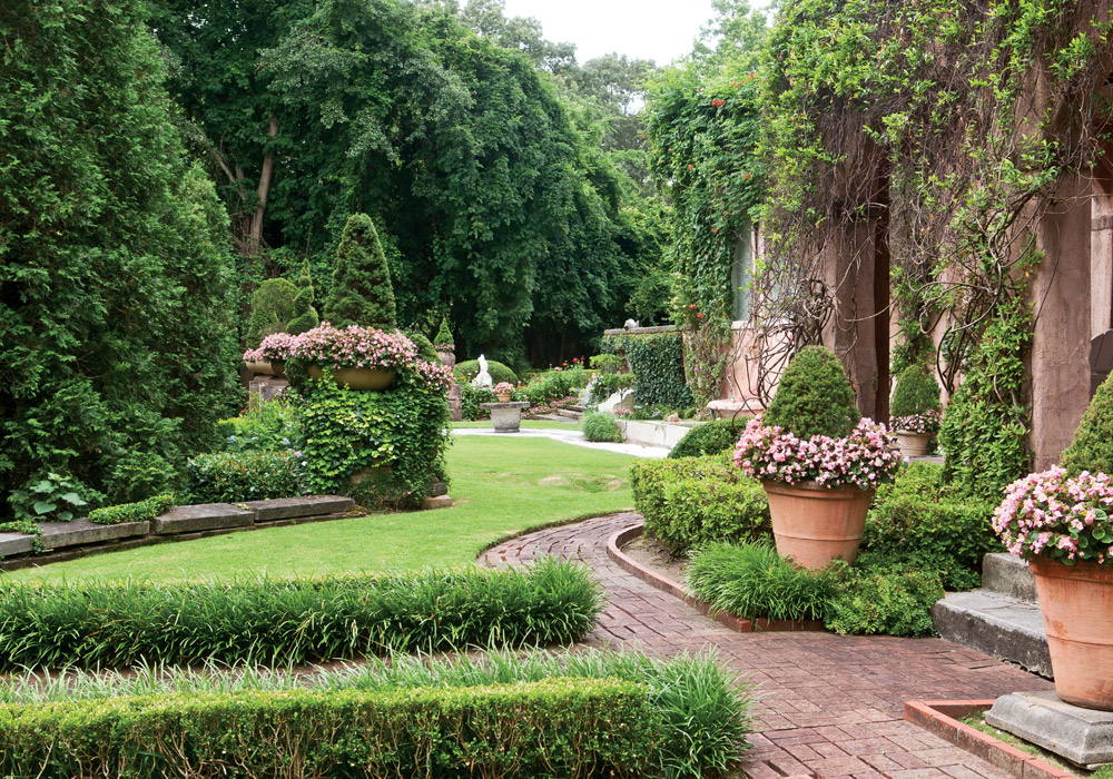 Sotto Voce: A Hushed Garden Palette