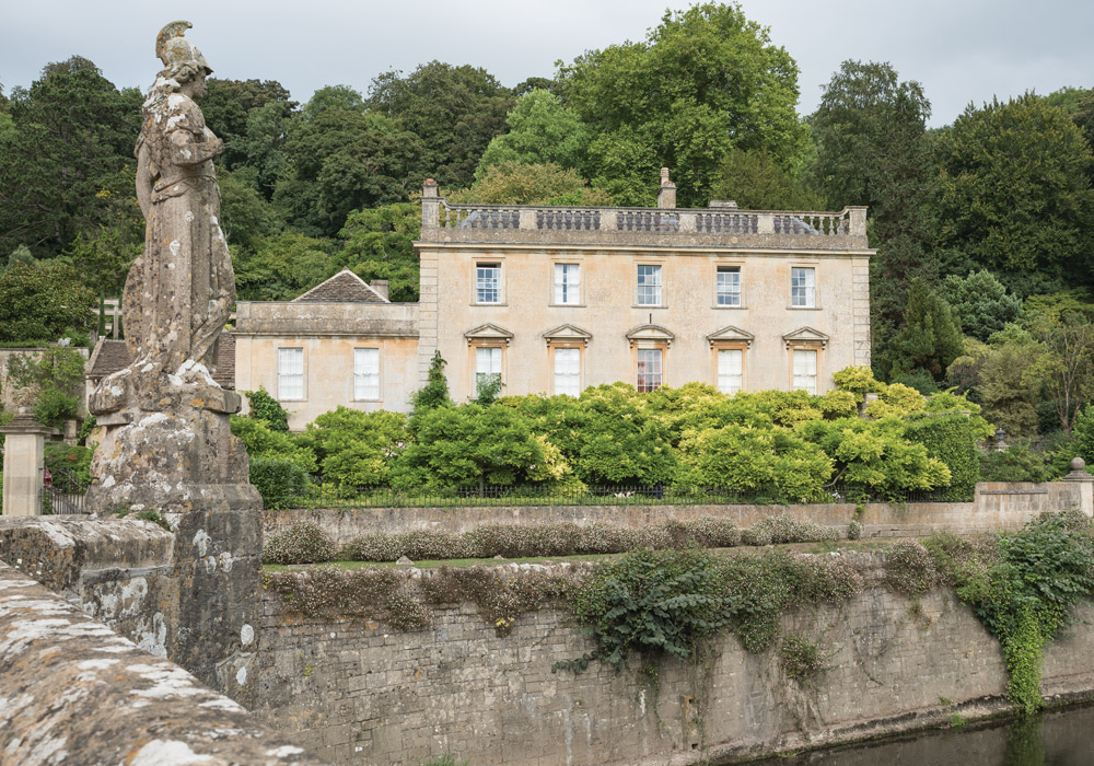 Enclaves of English and Italian Beauty