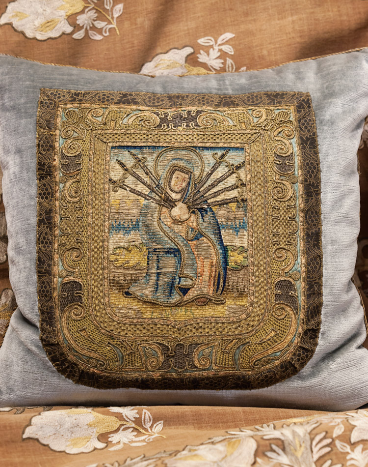 At Home with Antique Textiles: B. Viz Design