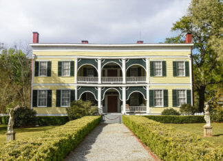 At the end of a pebble-strewn sidewalk, a velvet rope stretches across the porch of historic home Wakefield, where guests will soon line up to meet Lady Carnarvon