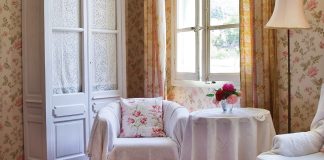 Romantic interiors evoke the charm of bygone days for visitors to Les Fleurs d’Olargues. International restaurateurs found their place in the French countryside—an oasis they share with those who come calling from near and far.