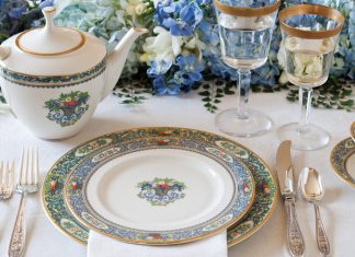 Founded in 1981 by Bob Page, a former North Carolina state auditor and weekend flea-market enthusiast, Replacements, Ltd., has grown into the world's pre-eminent resource for both old and new pieces of beloved family china and fine dinnerware.