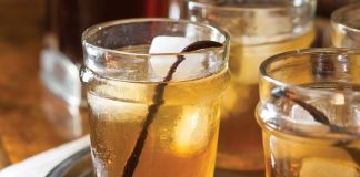 Lady Grey Whiskey Ale mingles the effervescence of ginger ale with the sweetness of tea-brewed simple syrup and a kick of alcohol infused with vanilla beans and honey.