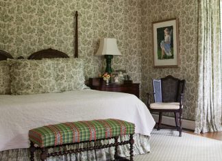 These elaborately patterned fabrics claim a rich history almost as storied as the scenes they depict. Still sought after for their exotic indienne likeness, and once banned by King Louis XIV to protect the French fabric trade, irresistible toiles possess the stylish appeal that constitutes a timeless classic.