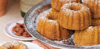 Miniature Pumpkin-Spice Cakes