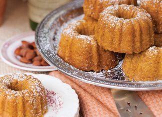 Miniature Pumpkin-Spice Cakes