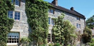 Preview Victoria Classics’ English Cottage 2017 Issue