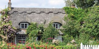 Preview the English Cottage 2018 Issue