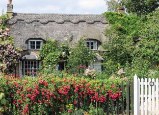 Preview the English Cottage 2018 Issue