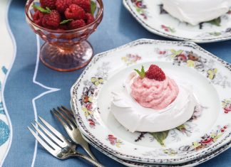 Miniature Meringue Tarts with Raspberry Filling