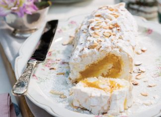 Meringue Roulade with Lemon Curd