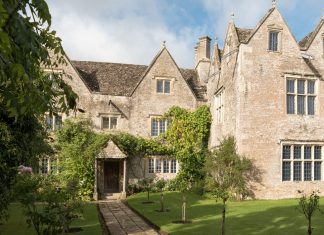 Uncommon Threads: Kelmscott Manor