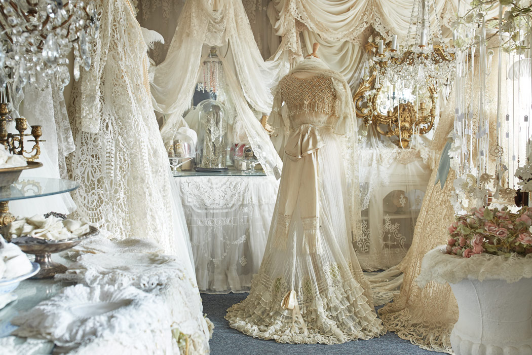chinese dress ladies 1908 Edwardian Couture White Irish Crochet Lace & Sheer Net Bridal Gown