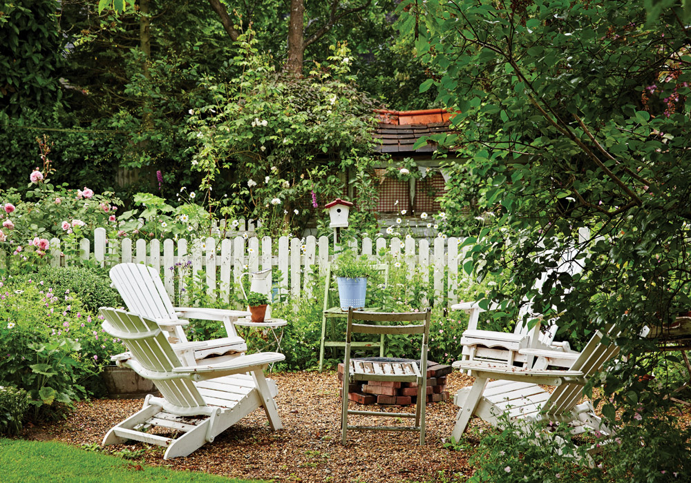 Of Posies and Picket Fences