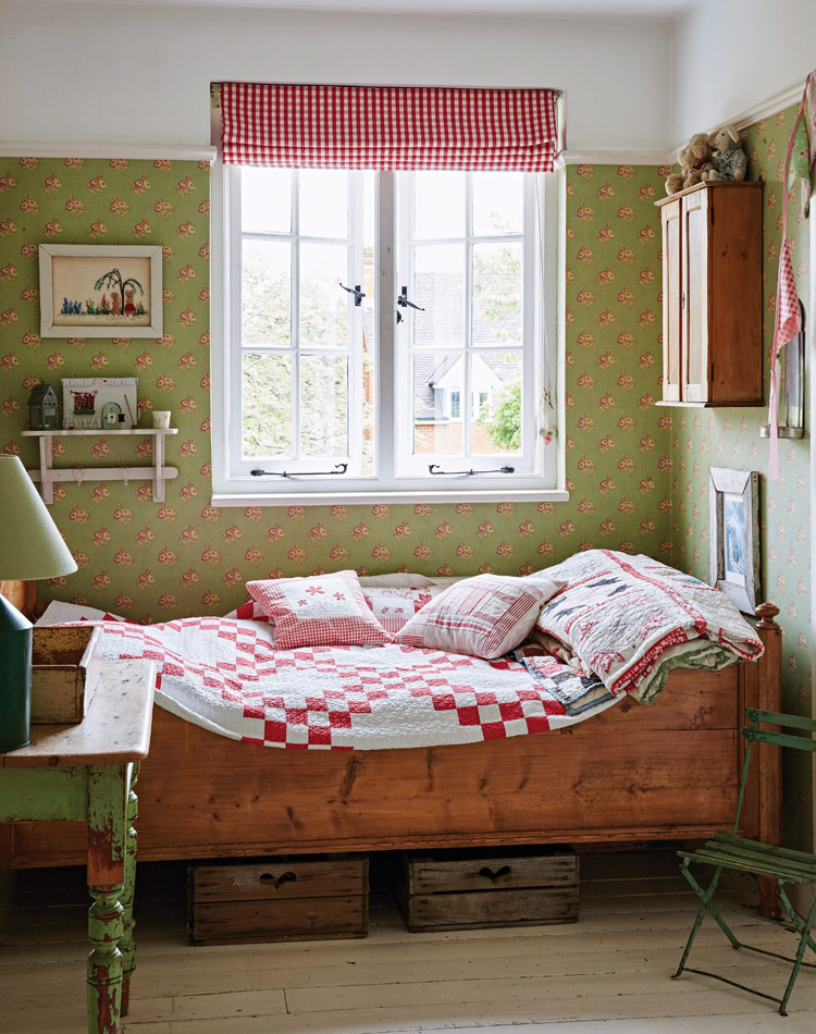 Of Posies and Picket Fences