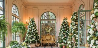 Yule Amid the Blooms