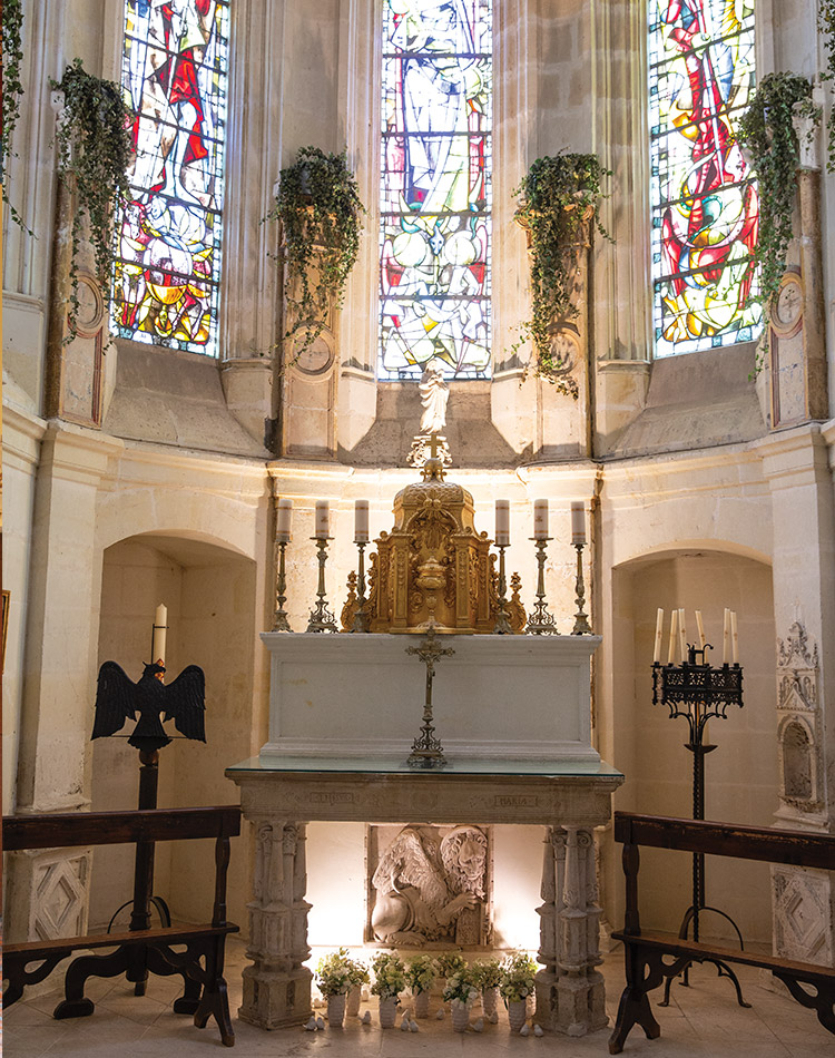 The chapel at Château de Chenonceau was a beloved setting for several of the pious ladies who stewarded this castle.