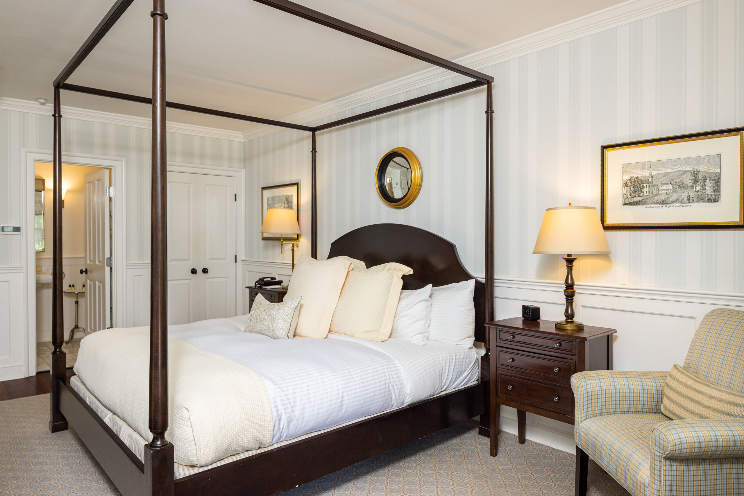 Guest Suite at The White Hart Inn featuring a dark wood four poster bed with and white bedding