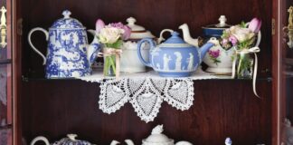 blue and white teapots