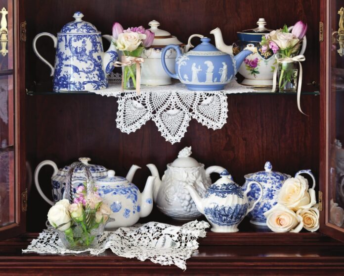 blue and white teapots