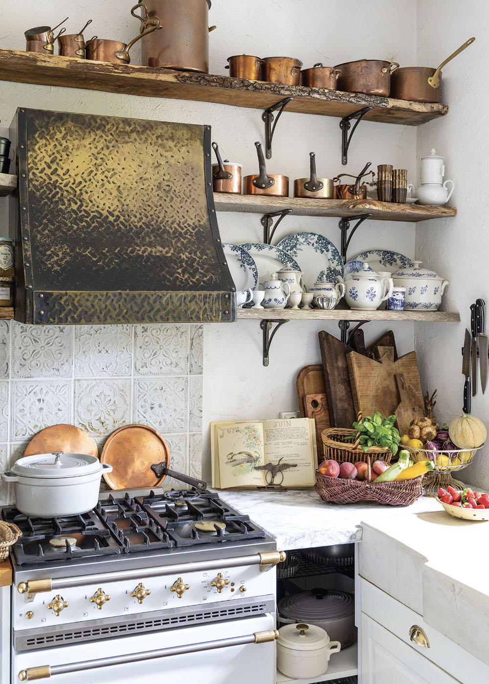 Wafting through an open window at the Burgundy home of chocolatiers Shannon and Wlady Grochowski, a breeze picks up the tantalizing aroma of a savory specialty bubbling on the stove, inviting guests to sample an authentic taste of France.