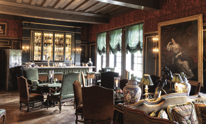 The Champagne bar in Château Louise de La Vallière is lit by the contemplative glow of candles.