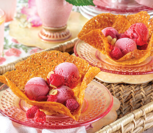 Raspberry sorbet with Florentine baskets