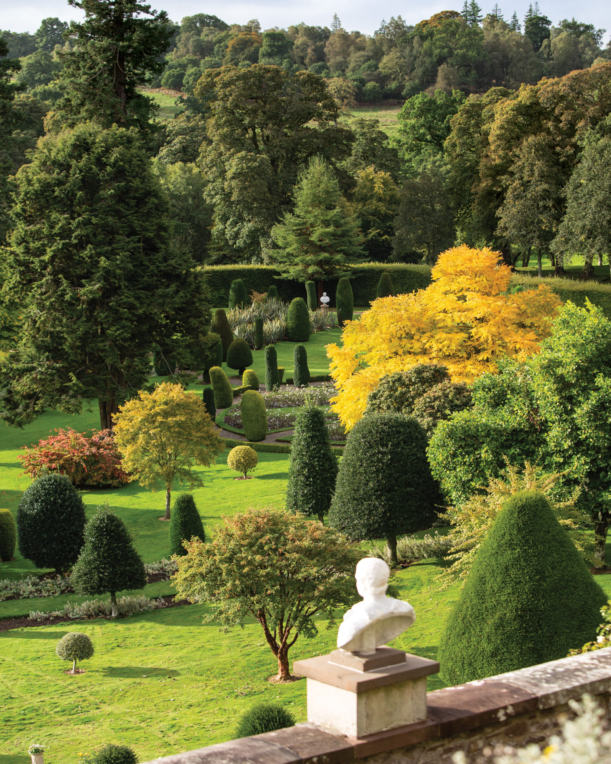 Trees and bushes at Drummond Castle 