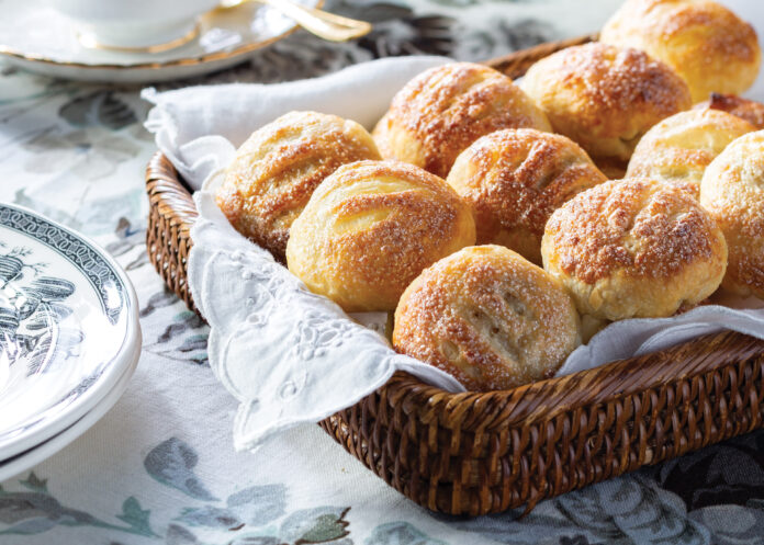 Esses Cakes in basket