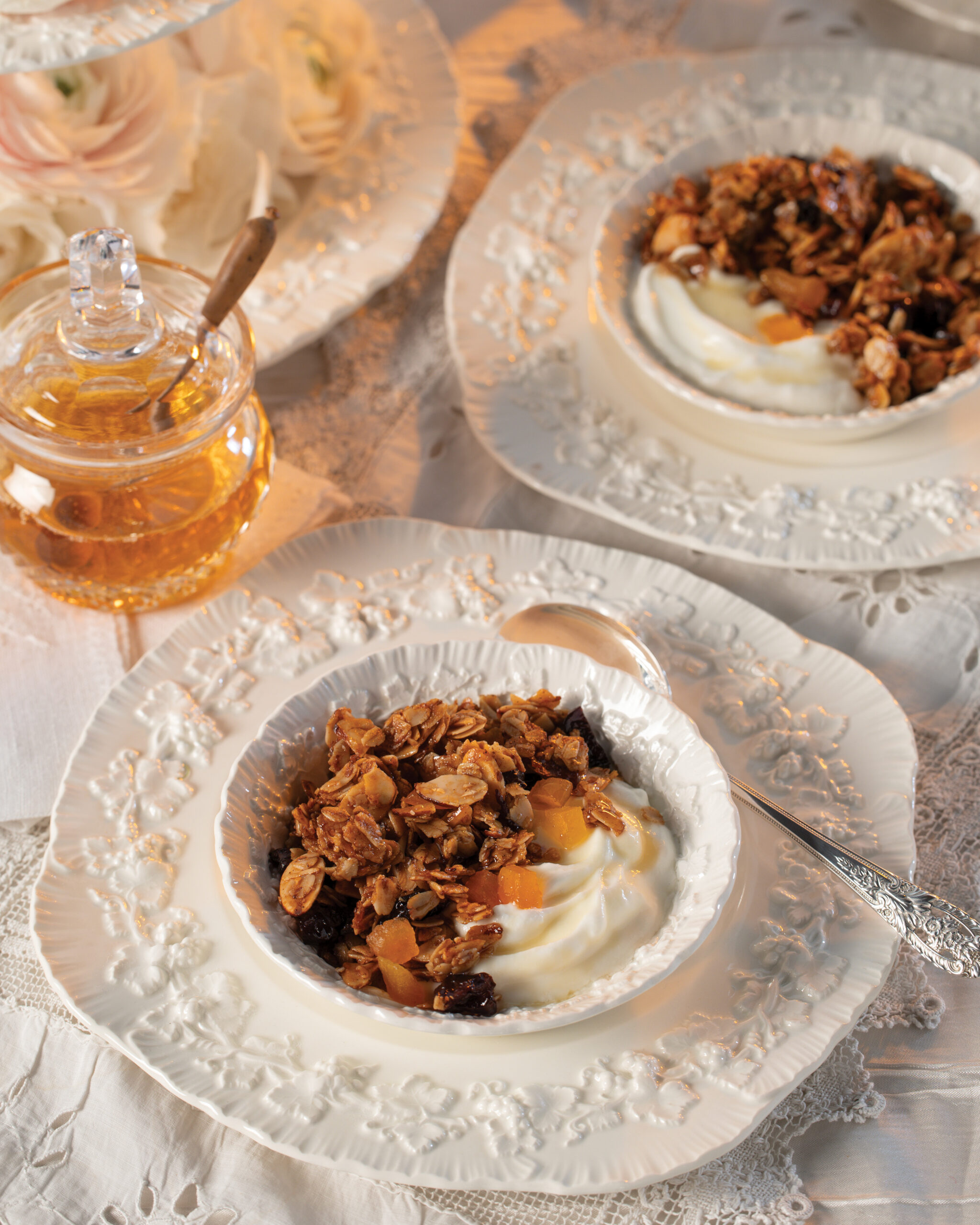 Granola yogurt bowls