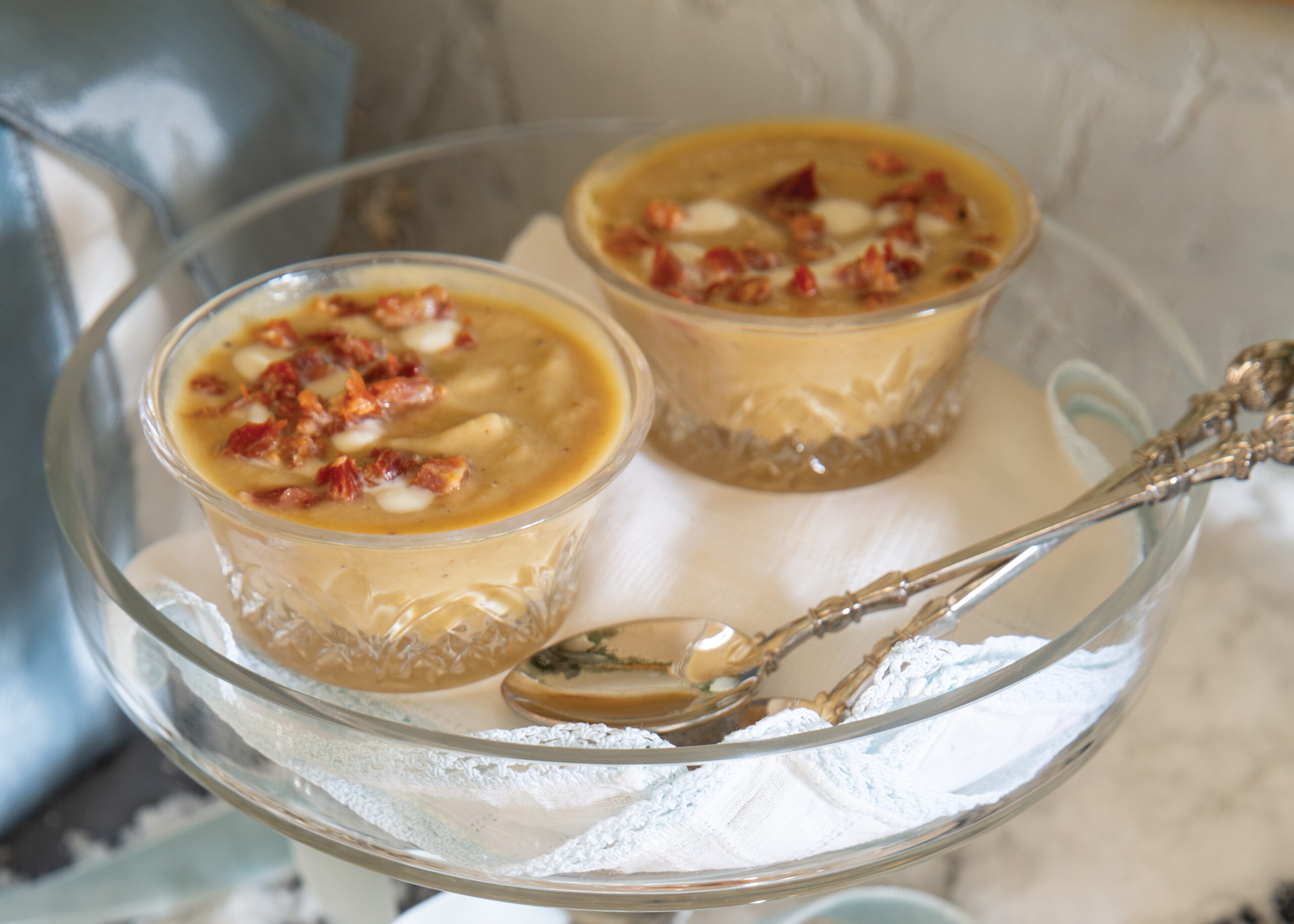 Parsnip soup in mini bowls 